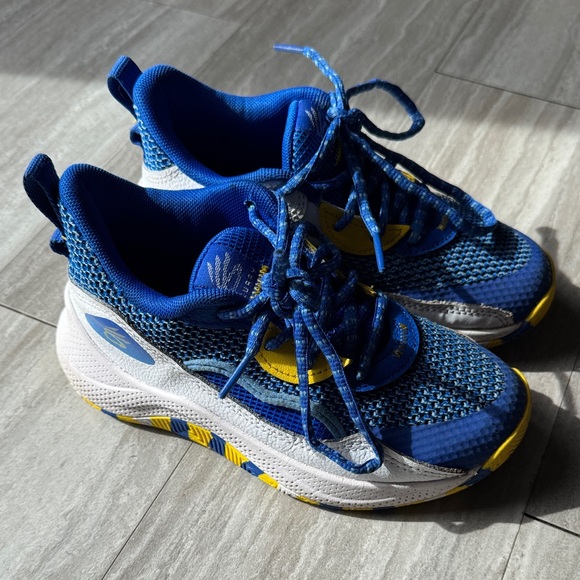 Under Armour Steph Curry Basketball Shoes Blue and Yellow Kids - Picture 1 of 5